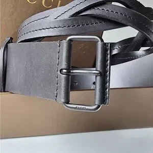 Gucci black belt square buckle braided size 75 cm 30 Pre-Loved Gucci Black GG Embossed Leather GG Belt - (75/30  main image 4
